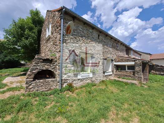 Maison à vendre 95 000 € 6 pièces 3 chambres 176 m² 741 m² de terrain La Bastide Puylaurent 48250