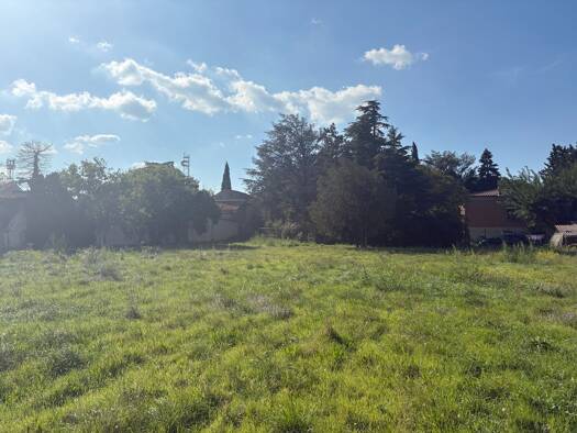 Terrain constructible viabilisé à vendre 187 000 € 710 m² de terrain Les Blaches-Les Champs Montélimar 26200