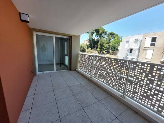 Appartement à louer 890 € 3 pièces 2 chambres 59,4 m² 1er étage Les Alizées-Les Baumes-Le Méjean Istres 13800