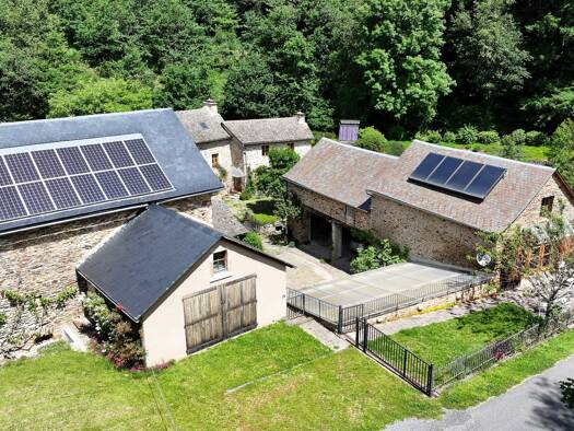 Immeuble à vendre 649 000 € 322 m² Arvieu 12120