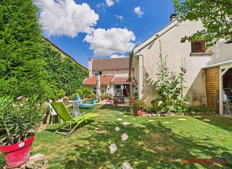 Maison à vendre 374 500 € 5 pièces 3<br/>chambres 197,8 m²<br/>superficie 651 m²<br/>terrain Champfleury 51500