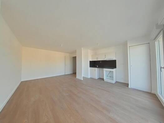Appartement à louer 796 € 3 pièces 2 chambres 62 m² 1er étage Montbazon 37250