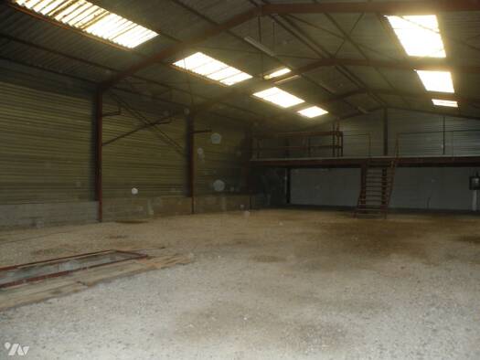 Local commercial à louer 950 € 305 m² de surface de vente Saint-Denis-Lanneray 28200