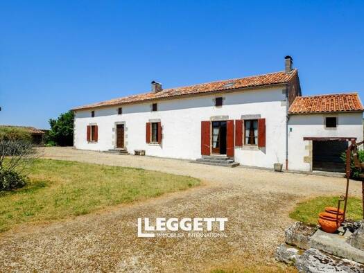 Maison à vendre 256 800 € 10 pièces 4 chambres 251 m² 4 059 m² de terrain Saint-Pierre-de-Juillers 17400