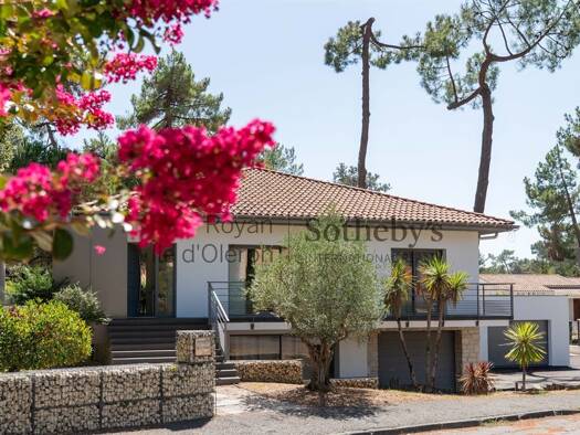 Maison à vendre 1 332 500 € 8 pièces 5 chambres 233 m² 824 m² de terrain Sud Ouest Suzac Saint-Georges-de-Didonne 17110