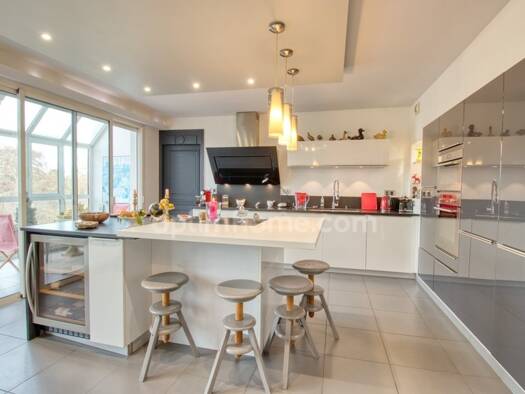 Appartement à vendre 1 248 000 € 6 pièces 3 chambres 220 m² Étage 4/4 Centre Ville La Rochelle 17000