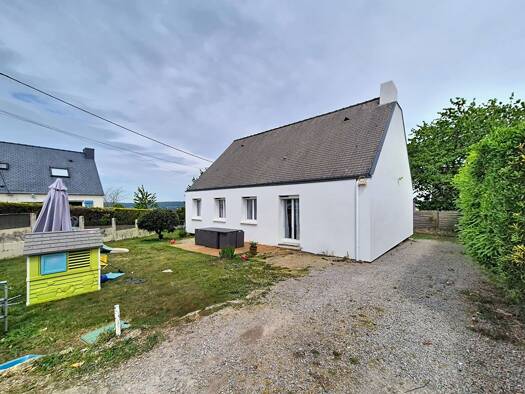 Maison de plain-pied à vendre 274 000 € 4 pièces 3 chambres 90 m² 472 m² de terrain Grand-Champ 56390