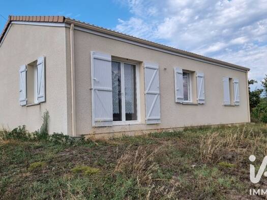 Maison de plain-pied à vendre 145 000 € 3 pièces 2 chambres 63 m² 802 m² de terrain Castillon-la-Bataille 33350