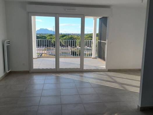 Appartement à vendre 310 000 € 3 pièces 2 chambres 66,09 m² Étage 2/4 Reyran Fréjus 83600