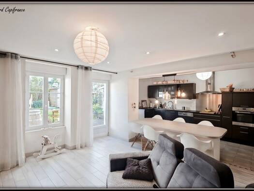 Maison de ville à vendre 190 000 € 5 pièces 3 chambres 129 m² 400 m² de terrain Sud Saint-Jean-d'Angély 17400