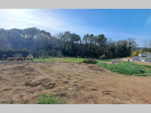 Terrain constructible viabilisé à vendre 120 000 € 986 m² de terrain Villecroze 83690