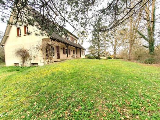 Maison à vendre 240 000 € 8 pièces 7 chambres 197 m² 3 319 m² de terrain Marmagne 18500