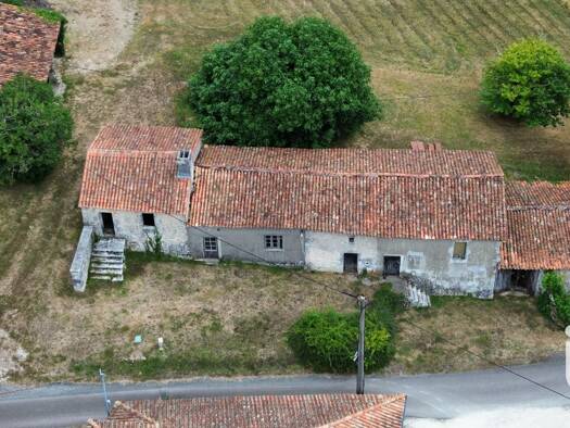 Maison à vendre 55 000 € 4 pièces 3 chambres 155 m² 6 140 m² de terrain Chadurie 16250
