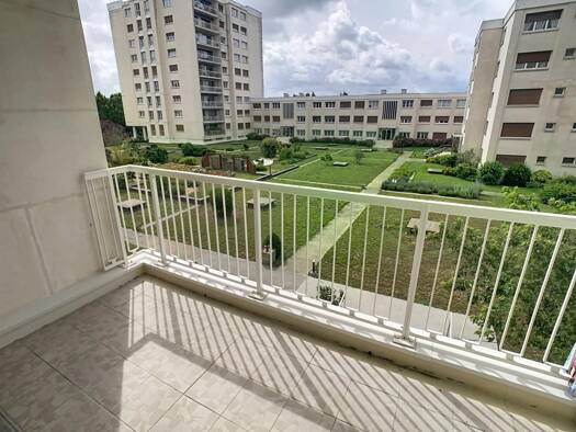Appartement à vendre 183 600 € 2 pièces 1 chambre 62 m² Étage 1/17 Madeleine-Saint Léonard-Justices Angers 49000