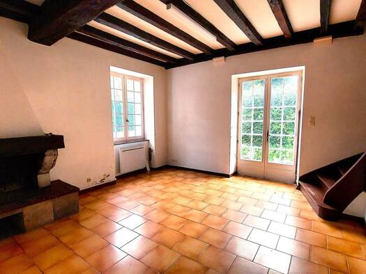 Duplex à vendre 179 550 € 4 pièces 2 chambres 77,3 m² RDC/2 Bardos 64520