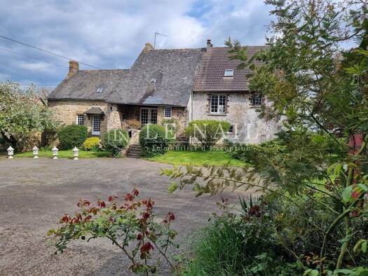 Maison à vendre 360 000 € 8 pièces 4 chambres 153 m² 17 677 m² de terrain Fresnay sur Sarthe 72130