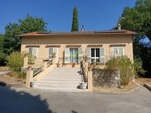 Maison de plain-pied à vendre 695 000 € 7 pièces 4 chambres 209 m² 4 712 m² de terrain Peymeinade 06530