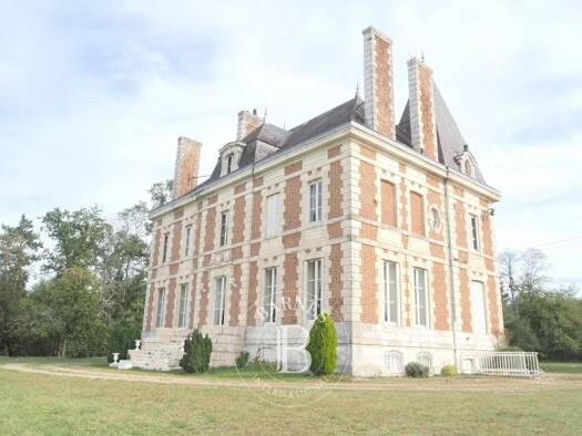 Château à vendre 1 155 000 € 17 pièces 14 chambres 483,8 m² Orléans 45000