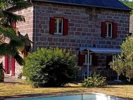 Maison à vendre 295 000 € 7 pièces 4 chambres 178 m² 2 400 m² de terrain Saint-Viance 19240