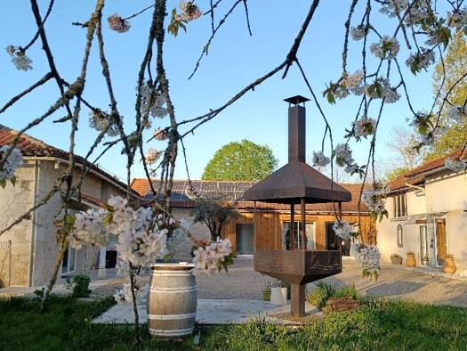 Ferme à vendre 478 000 € 7 pièces 5 chambres 240 m² 6 700 m² de terrain Montrem 24110