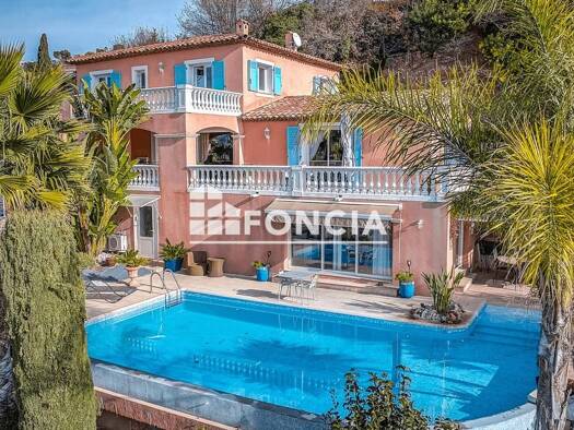 Villa à vendre 1 160 000 € 8 pièces 5 chambres 255 m² 2 300 m² de terrain Nice 06200