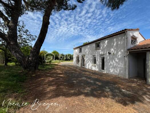 Maison à vendre 275 000 € 6 pièces 4 chambres 149,65 m² 1 930 m² de terrain Montaigu-Vendée 85600