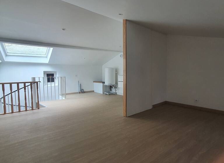 Appartement à louer 485 € 2 pièces 1<br/>chambre 41 m²<br/>superficie Centre Ville La Couronne 16400