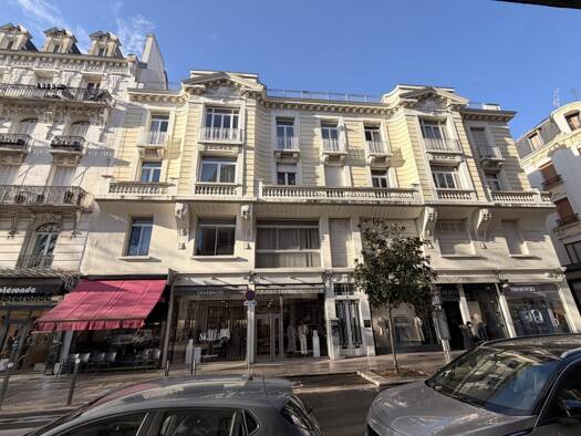 Appartement à vendre 543 000 € 4 pièces 2 chambres 128,4 m² Étage 3/3 Vichy 03200