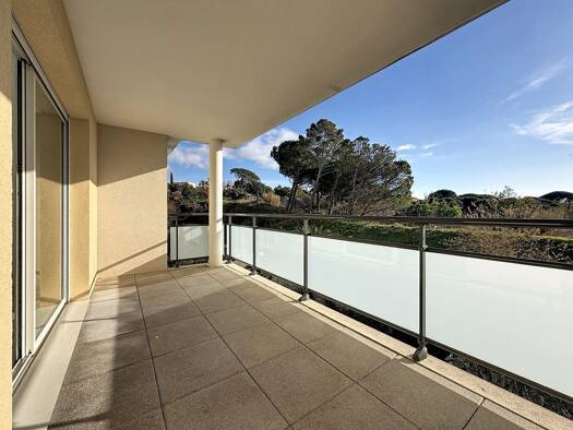 Appartement à vendre 205 000 € 2 pièces 1 chambre 44,1 m² Étage 2/2 Reyran Fréjus 83600