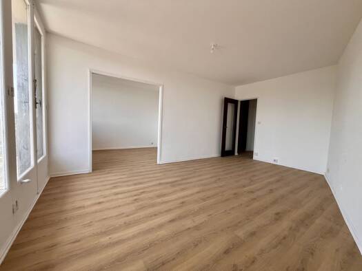 Appartement à vendre 169 900 € 4 pièces 2 chambres 71 m² 5ème étage Temple Toulon 83200