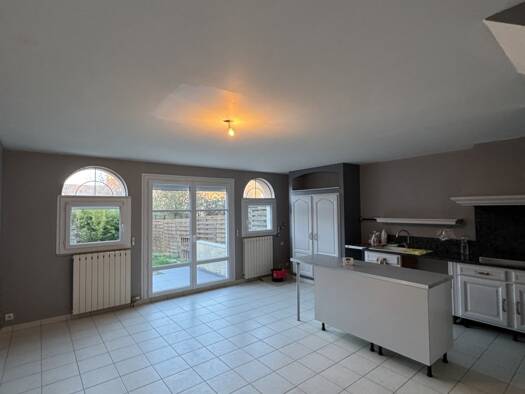 Maison à louer 905 € 5 pièces 4 chambres 91,1 m² Paron 89100