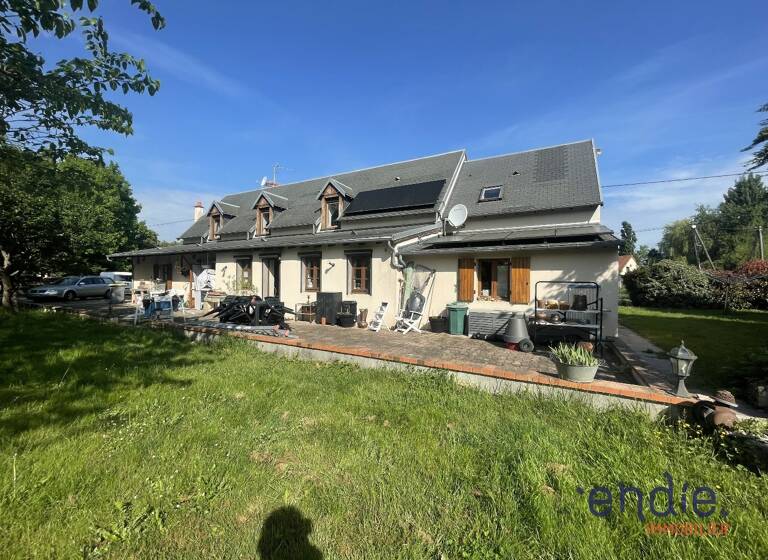 Maison à vendre 411 000 € 10 pièces 4<br/>chambres 230 m²<br/>superficie 60 000 m²<br/>terrain Isle et Bardais 03360