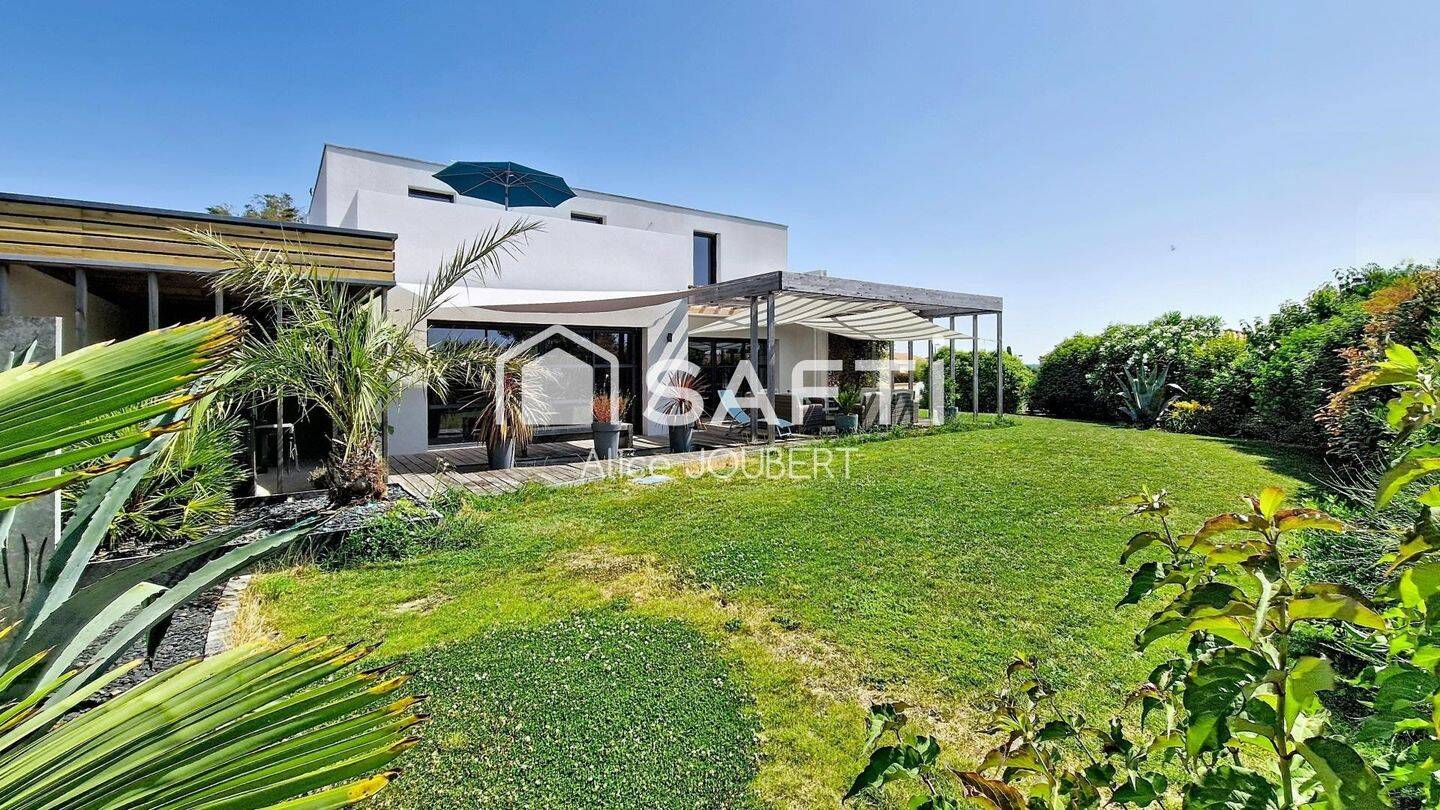 Maison à vendre, 210m², TALMONT SAINT HILAIRE