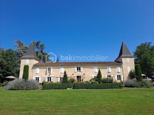 Château à vendre 1 495 000 € 18 pièces 11 chambres 520 m² 28 000 m² de terrain Ouest Condom 32100