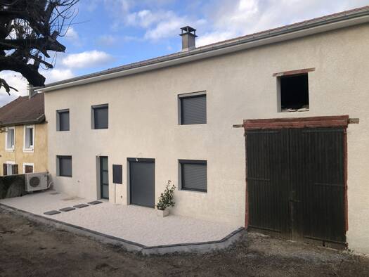 Maison à louer 1 100 € 5 pièces 3 chambres 126 m² 150 m² de terrain Montcarra 38890