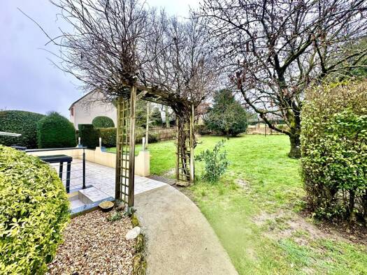 Maison de plain-pied à vendre 370 000 € 4 pièces 2 chambres 109 m² 782 m² de terrain La Norville 91290