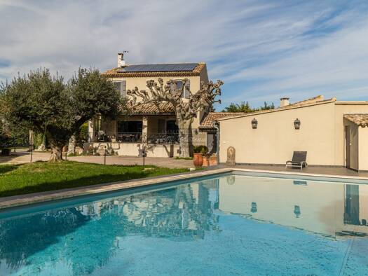 Maison à vendre 925 000 € 2 pièces 5 chambres 236 m² 1 940 m² de terrain Cheval-Blanc 84460