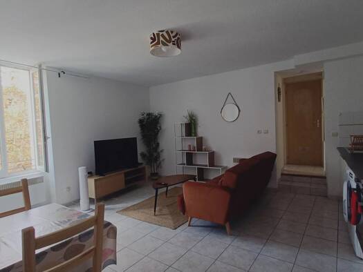 Appartement à louer 570 € 2 pièces 1 chambre 29 m² 1er étage Rive Droite Bédarieux 34600