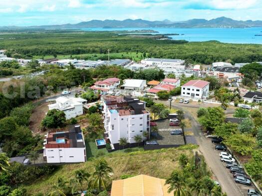 Duplex à vendre 475 000 € 4 pièces 2 chambres 66,5 m² Étage 2/2 Le Lamentin 97232