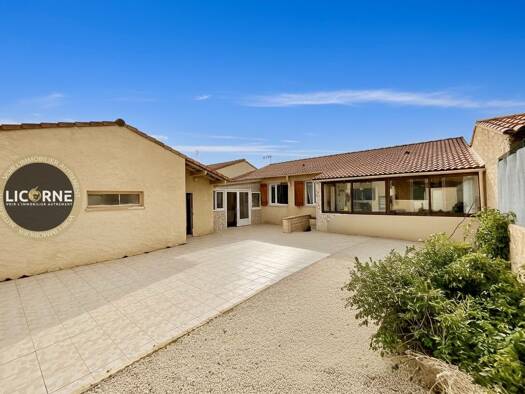 Villa à vendre 390 000 € 5 pièces 4 chambres 105 m² 305 m² de terrain Estroublans Vitrolles 13127