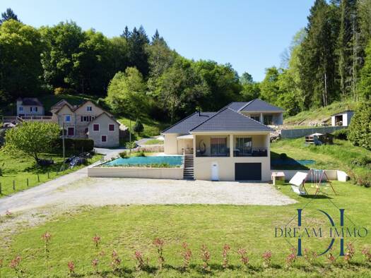 Maison de plain-pied à vendre 299 000 € 5 pièces 3 chambres 117 m² 1 167 m² de terrain Altillac 19120