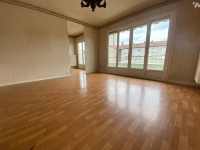 Appartement à vendre 50 000 € 3 pièces 2 chambres 63,3 m² Dernier étage, Étage 3/3 Firminy 42700