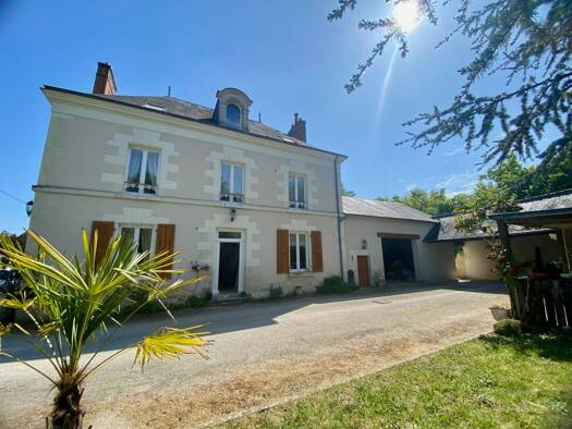 Maison à vendre 683 800 € 10 pièces 6 chambres 203 m² 3 500 m² de terrain Veuzain-sur-Loire 41150