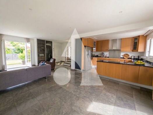 Maison à vendre 849 000 € 5 pièces 3 chambres 150 m² 250 m² de terrain Les Mûriers Saint-Maur-des-Fossés 94210