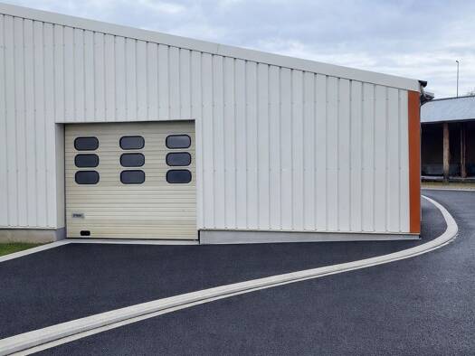 Local d'activités à vendre 105 000 € 95 m² d'espace de stockage Saran 45770