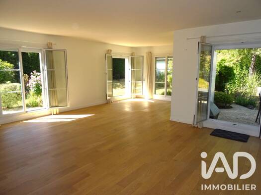 Maison de plain-pied à vendre 750 000 € 6 pièces 4 chambres 144 m² 687 m² de terrain Village et Golf Bussy-Saint-Georges 77600