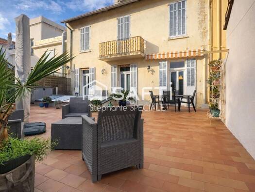 Appartement à vendre 695 000 € 4 pièces 3 chambres 102 m² Étage 1/2 République Cannes 06400