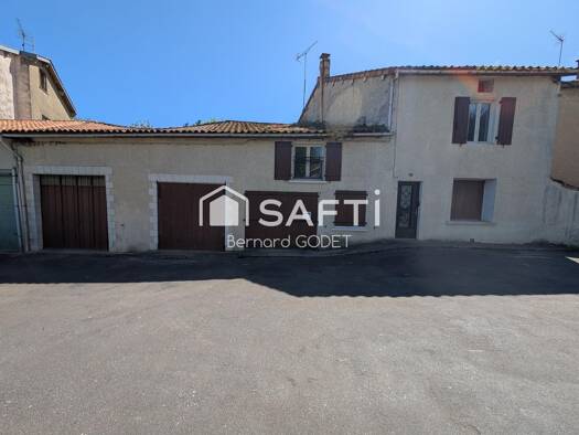 Maison à vendre 70 000 € 4 pièces 3 chambres 114 m² 200 m² de terrain Ruffec 16700