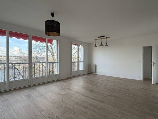 Appartement à louer 1 990 € 4 pièces 3 chambres 107 m² 3ème étage Gambetta Chatou 78400