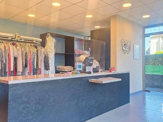 Boutique à vendre 143 000 € 88 m² de surface de vente Asptt Billère 64140